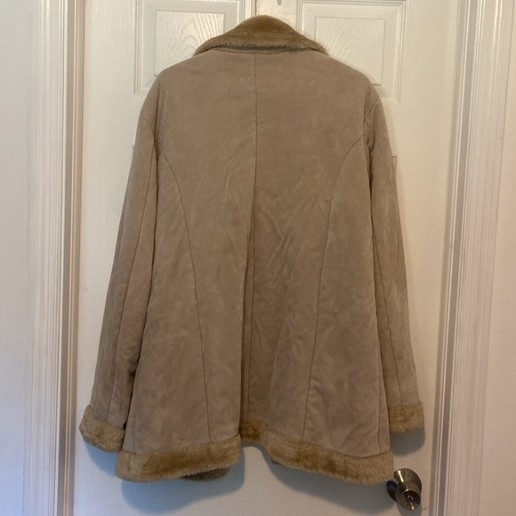 Coat - Picture 5 of 7